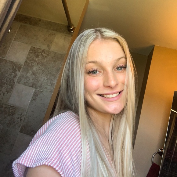 Meet your Posher, Adrienne - Picture 1 of 1